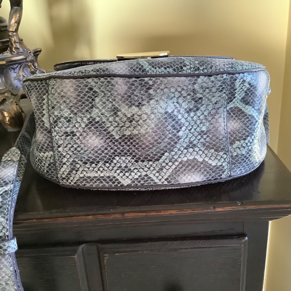 G.I.L.I Leather Printed Saddle Crossbody Bag Teal Cobra - Picture 5 of 16